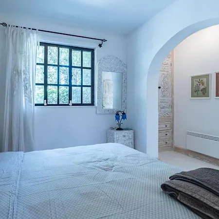بيت للعطل Essiz, Verandali Rustik Tas Ev *