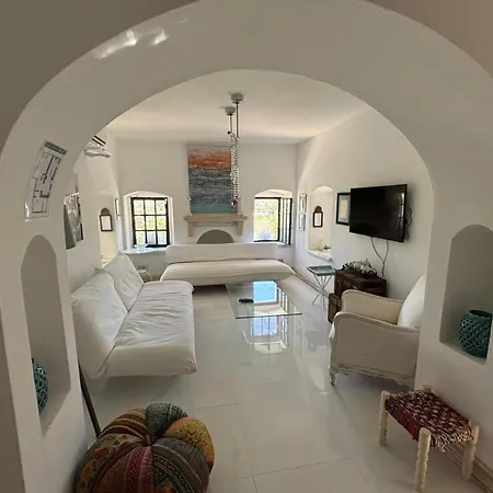 Essiz, Verandali Rustik Tas Ev * بودروم