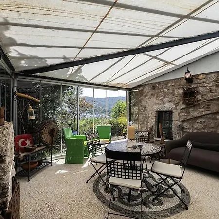 بيت للعطل Essiz, Verandali Rustik Tas Ev *