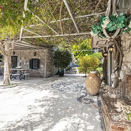 Essiz, Verandali Rustik Tas Ev بيت للعطل *